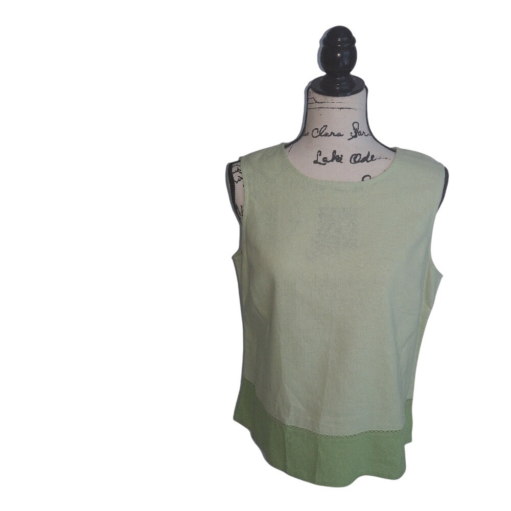 Dress Barn sleeveless top, Size Medium,‎ NWT